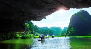 坐船遊覽寧平風景